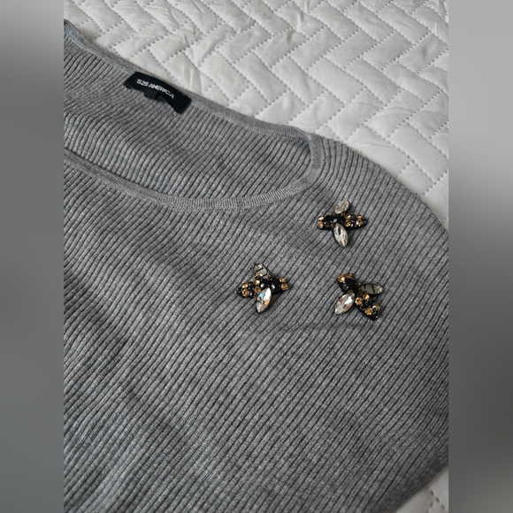 525 America Crystal Bumblebee Embelishments Grey Ribbed Knit Short Sleeve Shirt - Picture 2 of 6